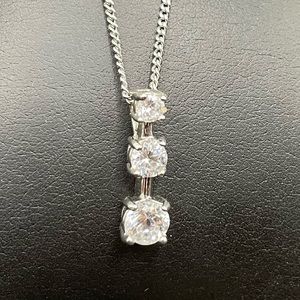 Diamond colored Rhinestone like Necklace 59